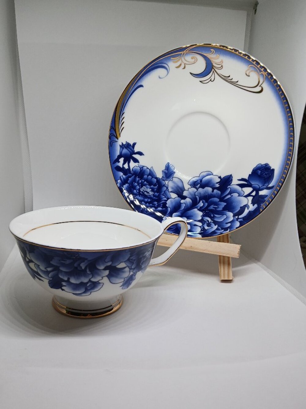 Modern Bone China Blue & White floral pattern by Royal Classic Tea Cup & Saucer